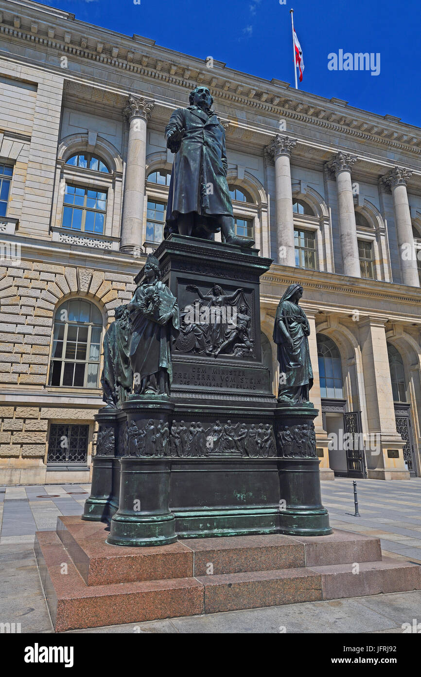 Statua di Freiherr von Stein nella parte anteriore del Landtag della Prussia, Berlino, Germania Foto Stock