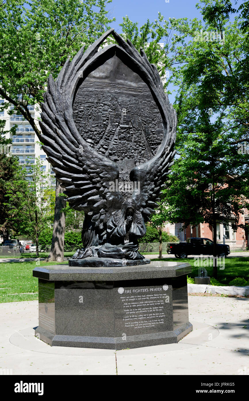 I Vigili del fuoco un monumento di Kitchener, Ontario Canada Foto Stock