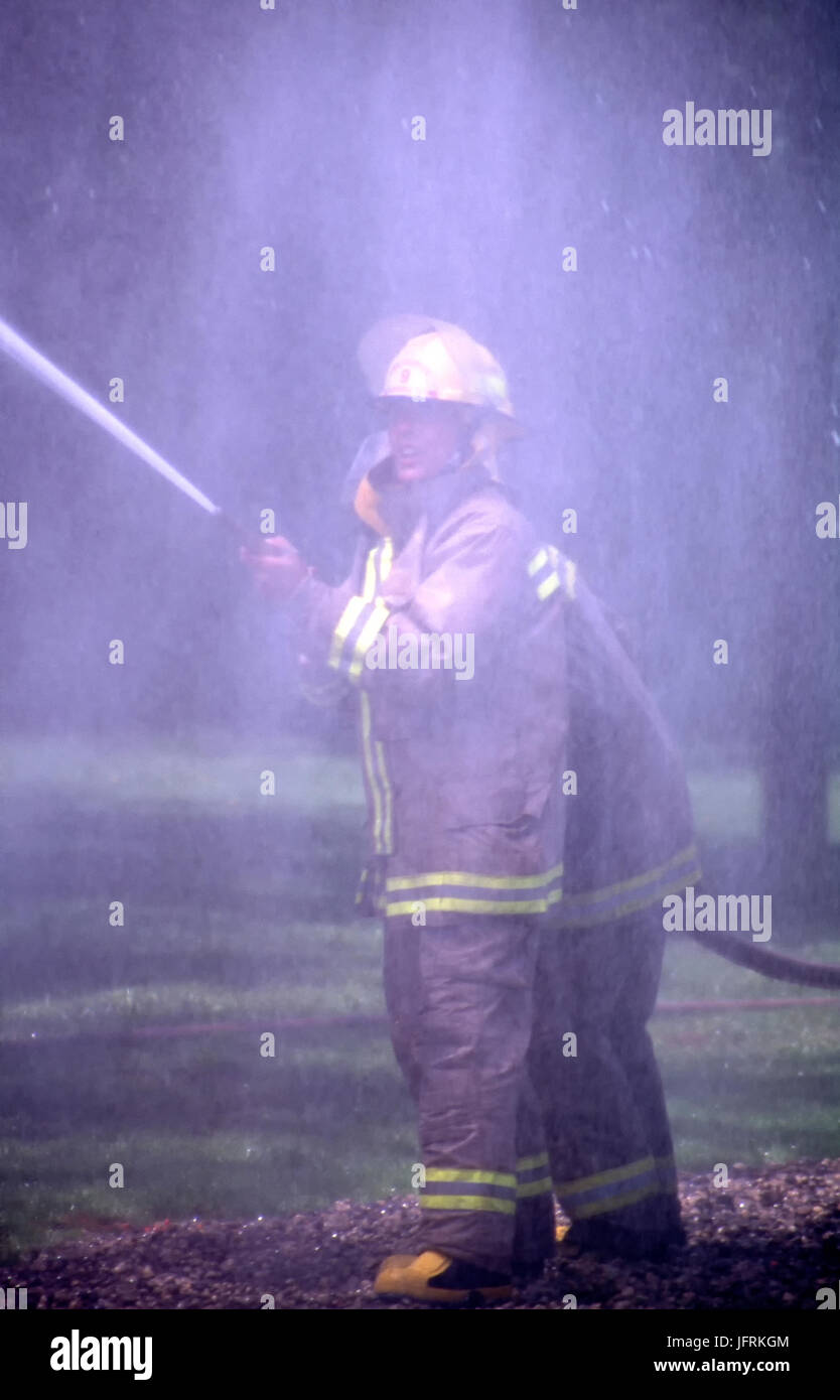 I vigili del fuoco nella formazione di simulazione Foto Stock