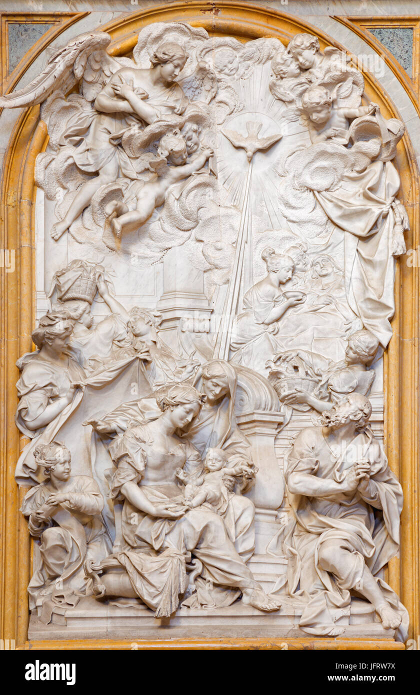Torino, Italia - 14 Marzo 2017: Il rilievo marmoreo della Natività della Vergine Maria da Francesco Moderati e Agostino Cornacchini (1730). Foto Stock