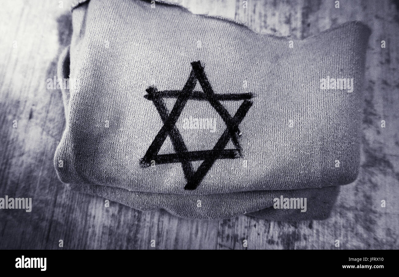 Il panno con la stella di Davide che ha richiamato i nazisti in Germania sugli ebrei durante la Shoah. Foto Stock