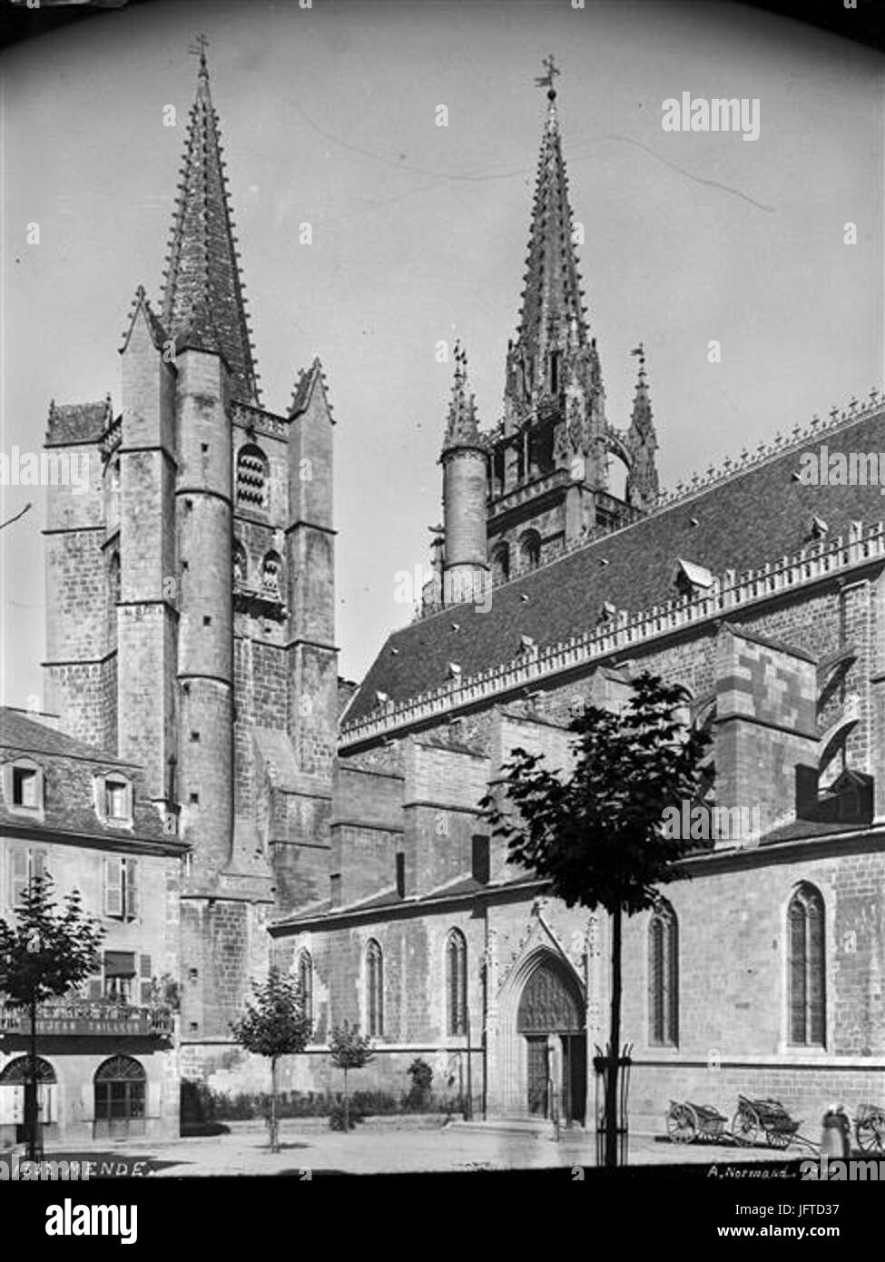 09-facciata sud et flèches de la cathédrale Notre-dame et Saint-Privat à Mende (Alfred-Nicolas Normand, 1890) Foto Stock
