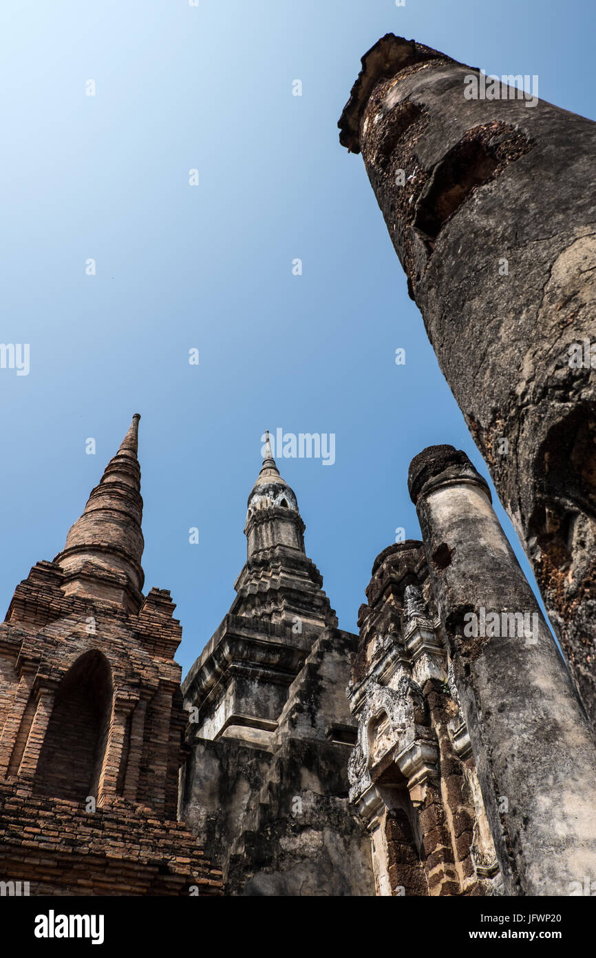 Antica pagoda al Sukhothai Historical Park, Mahatat tempio, Sukhothai Historical Park, Thailandia Foto Stock