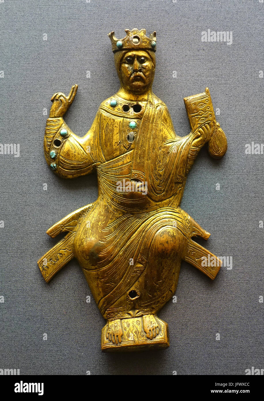 Cristo in trono, placca da un oggetto liturgico, Limoges, del XII secolo, bronzo con smalto, turchesi - Museo Schnütgen - Colonia, Germania - DSC09989 Foto Stock