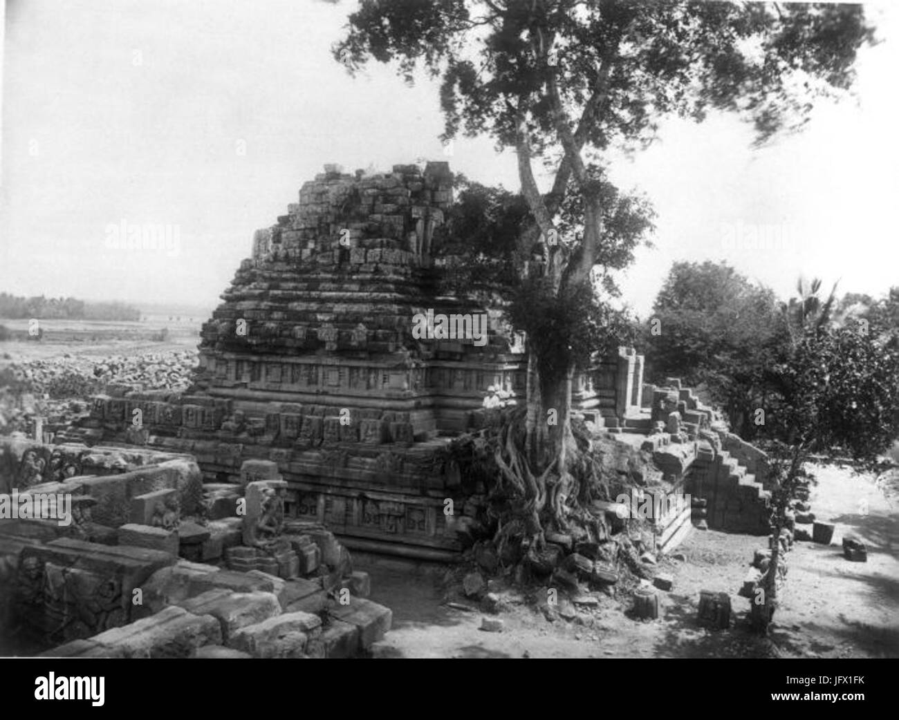 COLLECTIE TROPENMUSEUM Tempelruïne van Vishnu in het tempelcomplex Hindoeïstische Tjandi Lara Jonggrang in Prambanan Midden-Java TMnr 60009160 Foto Stock