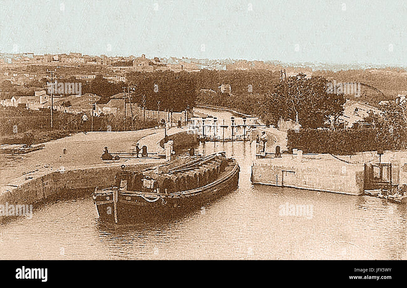 Béziers Canal du Midi transport de vin en péniche Foto Stock