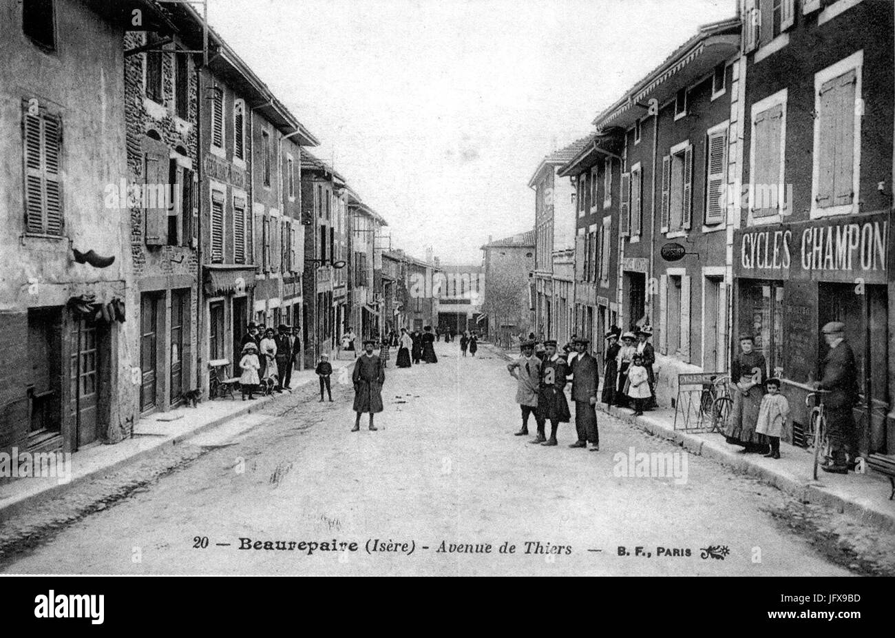 Beaurepaire, Avenue de Thiers, 1908, p20 L Isère les 533 comuni - B F Parigi Foto Stock