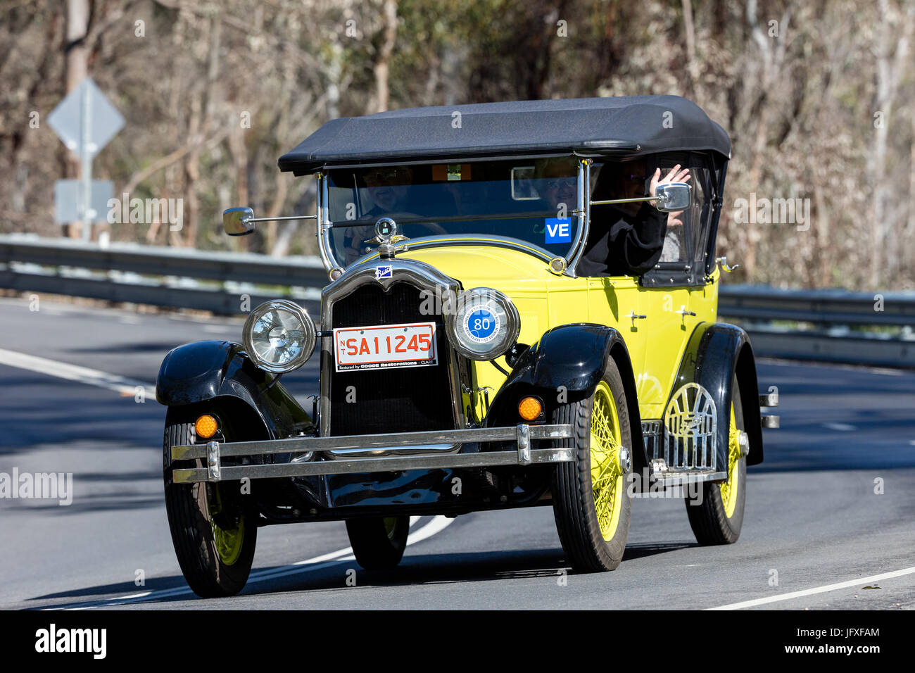 L'annata 1925 Standard Buick Tourer la guida su strade di campagna vicino alla città di Birdwood, Sud Australia. Foto Stock