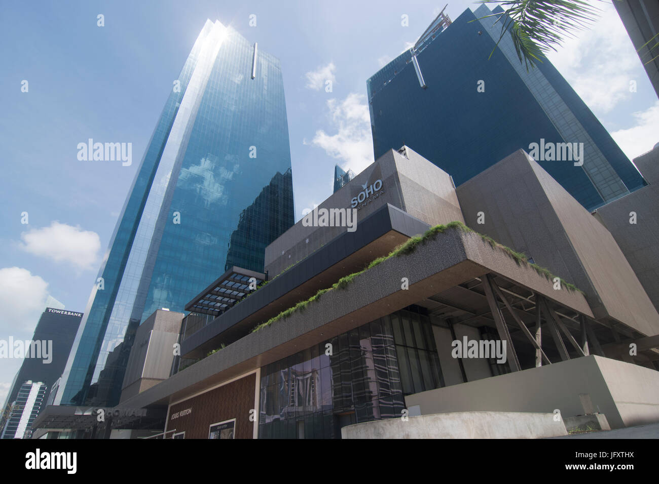 Il Soho Mall e tower building a Panama City, Panama Foto Stock