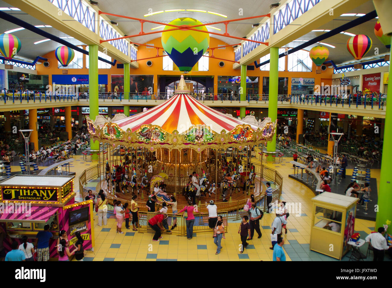 Albrook Mall Shopping center con food court e la giostra di Panama Panama Foto Stock