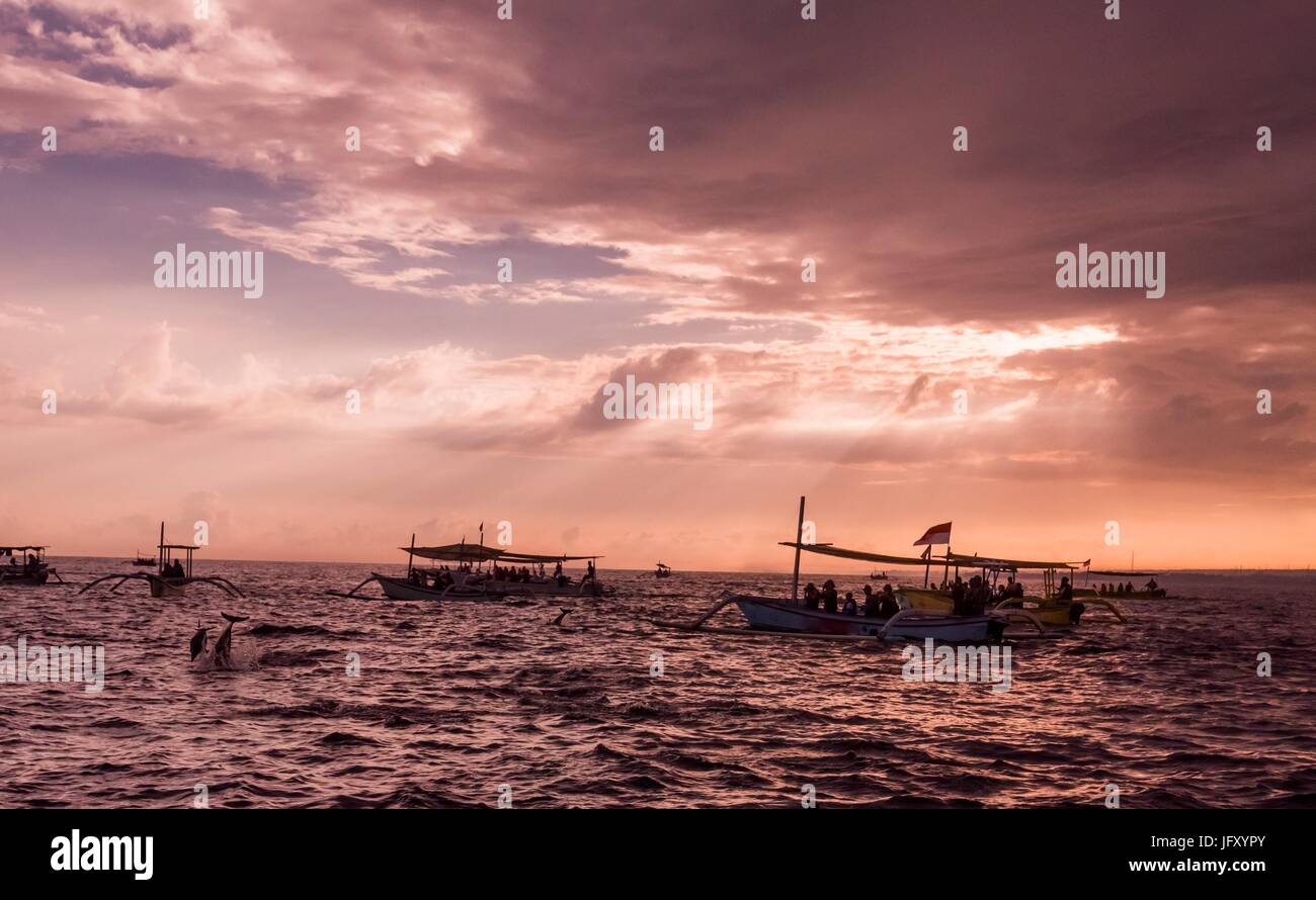 Bali Indonesia free Dolphin boat guardando a Lovina Beach Foto Stock