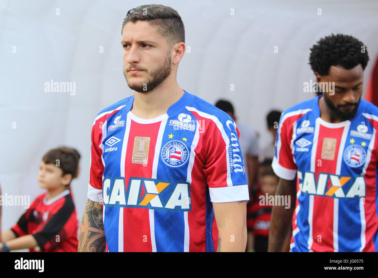 Salvador, Brasile. 02Luglio, 2017. Zé Rafael player di Bahia durante il Vitoria vs. Bahia terrà questa Domenica (02) partita valevole per l'undicesimo round del campionato brasiliano 2017 tenutasi al Estadio Manoel Barradas (Barradão) in Salvador, Ba. Credito: Tiago Caldas/FotoArena/Alamy Live News Foto Stock