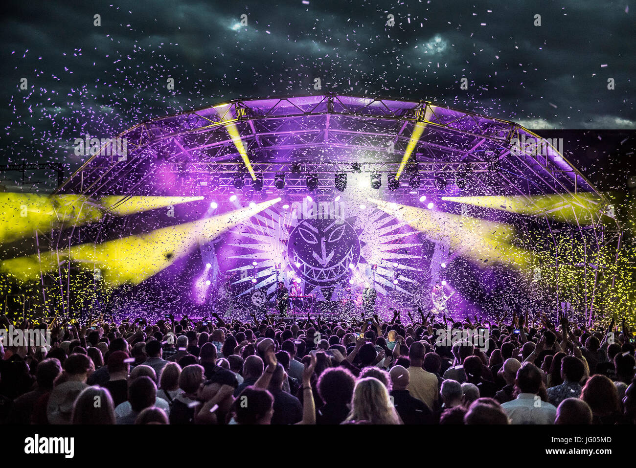 Castlefield ciotola, Manchester, UK. 02Luglio, 2017. Il Levellers headline una bella giornata in questo decennio i suoni della città a Manchester il Castlefield ciotola 02/07/2017 Credit: Gary Mather/Alamy Live News Foto Stock