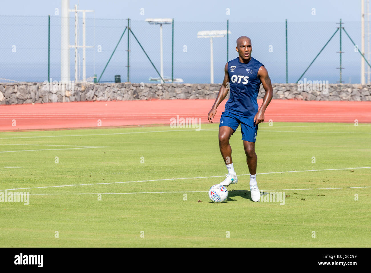 Tenerife. Il 3° luglio 2017. Andre saggezza confermato nuova firma oggi vede la formazione con Derby County Football Club di formazione presso il T3 impianto sportivo in Tenerife. Foto Stock