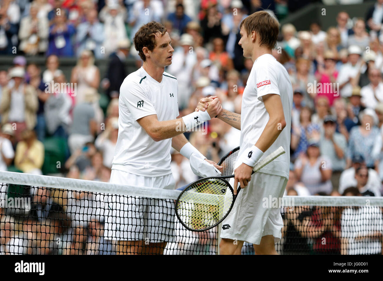 ANDY MURRAY celebra la vittoria su ALEXANDER BUBLIK, GRAN BRETAGNA, i campionati di Wimbledon 2017, 2017 Foto Stock