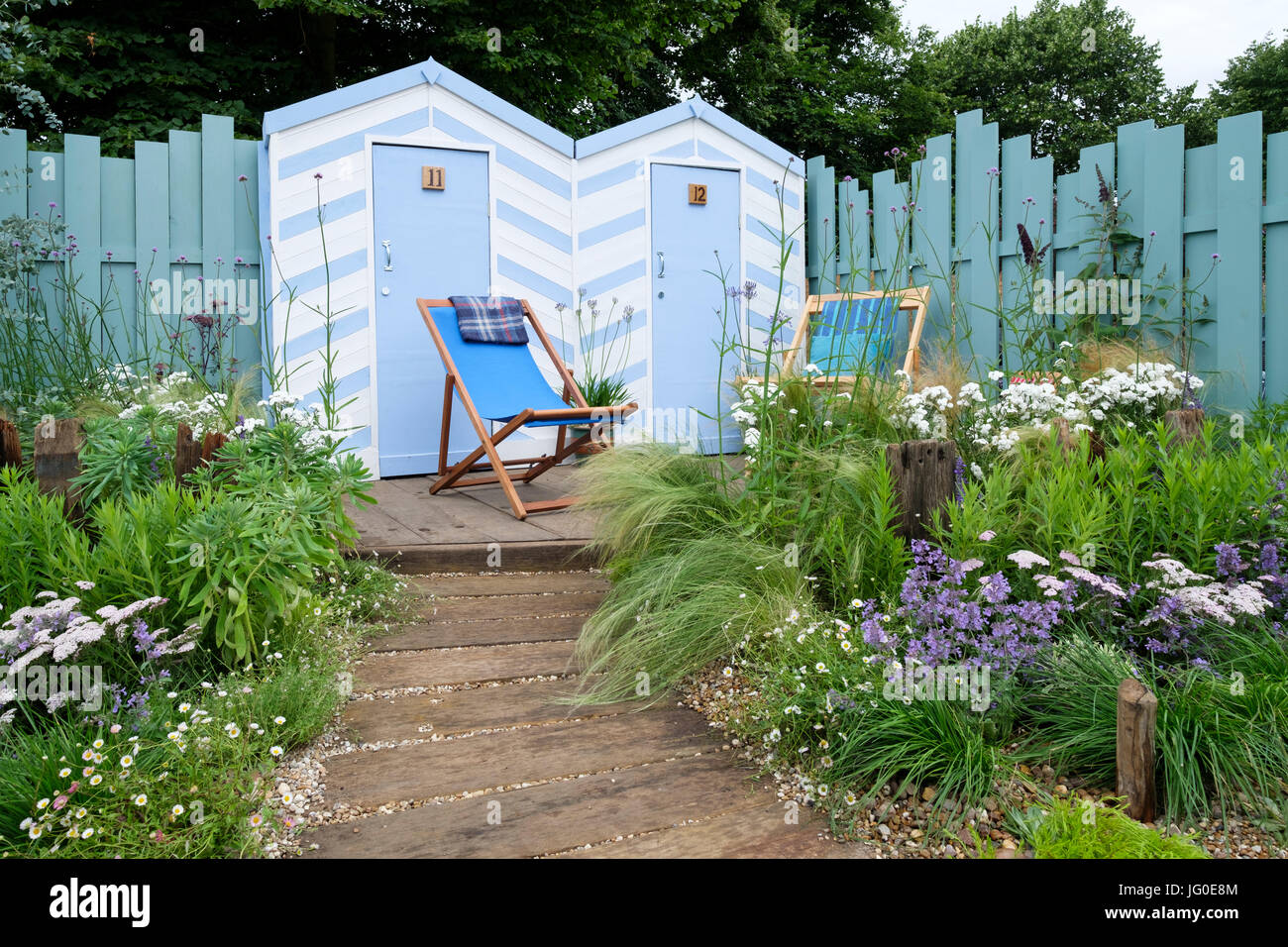 Hampton Court, Inghilterra, Regno Unito. 3 Luglio, 2017. "Dal mare' mostrano giardino progettato da James Callicott, RHS Hampton Court Palace Flower Show. Credito: P Tomlins/Alamy Live News Foto Stock