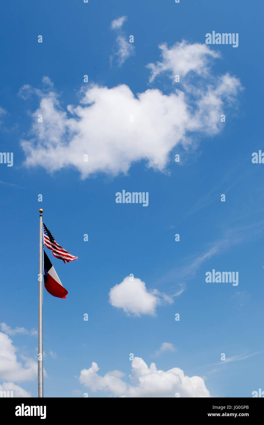 Cumulus Fractus nubi in un caldo pomeriggio del Texas Foto Stock