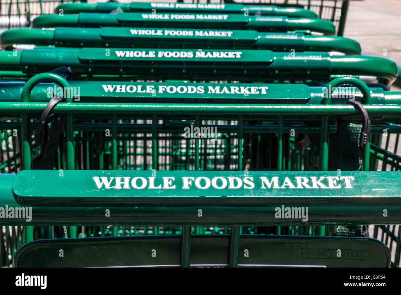 Indianapolis - Circa il luglio 2017: Whole Foods Market. Amazon ha annunciato un accordo per acquistare cibi integrali per $13,7 miliardi II Foto Stock