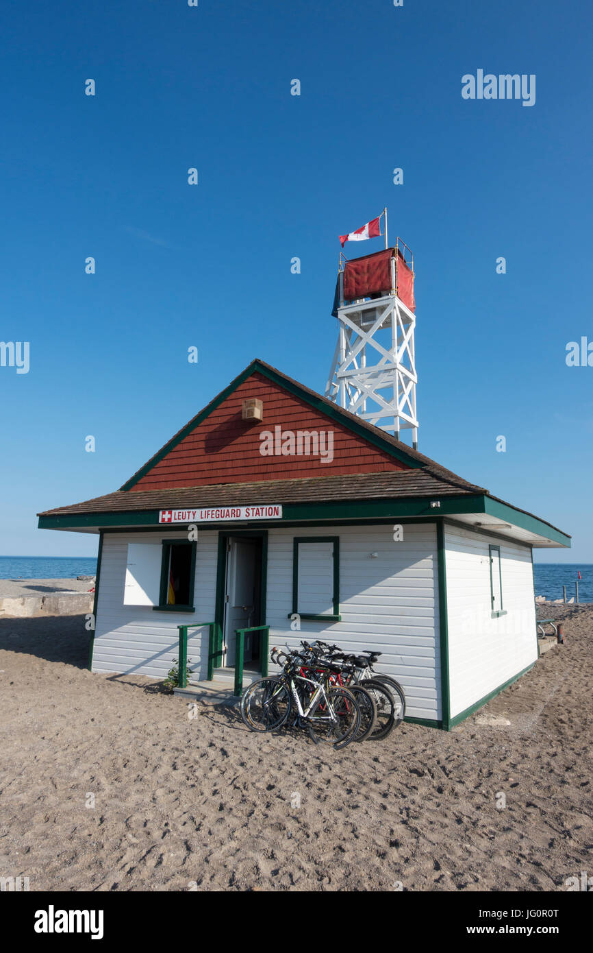 La storica Leuty stazione bagnino sulle rive del lago Ontario in spiagge quartiere di Toronto in Canada Foto Stock