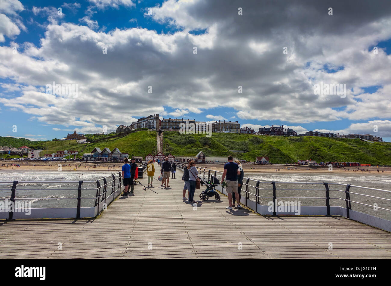 Tipico inglese estate vacanza mare, Saltburn dal mare, North Yorkshire Foto Stock