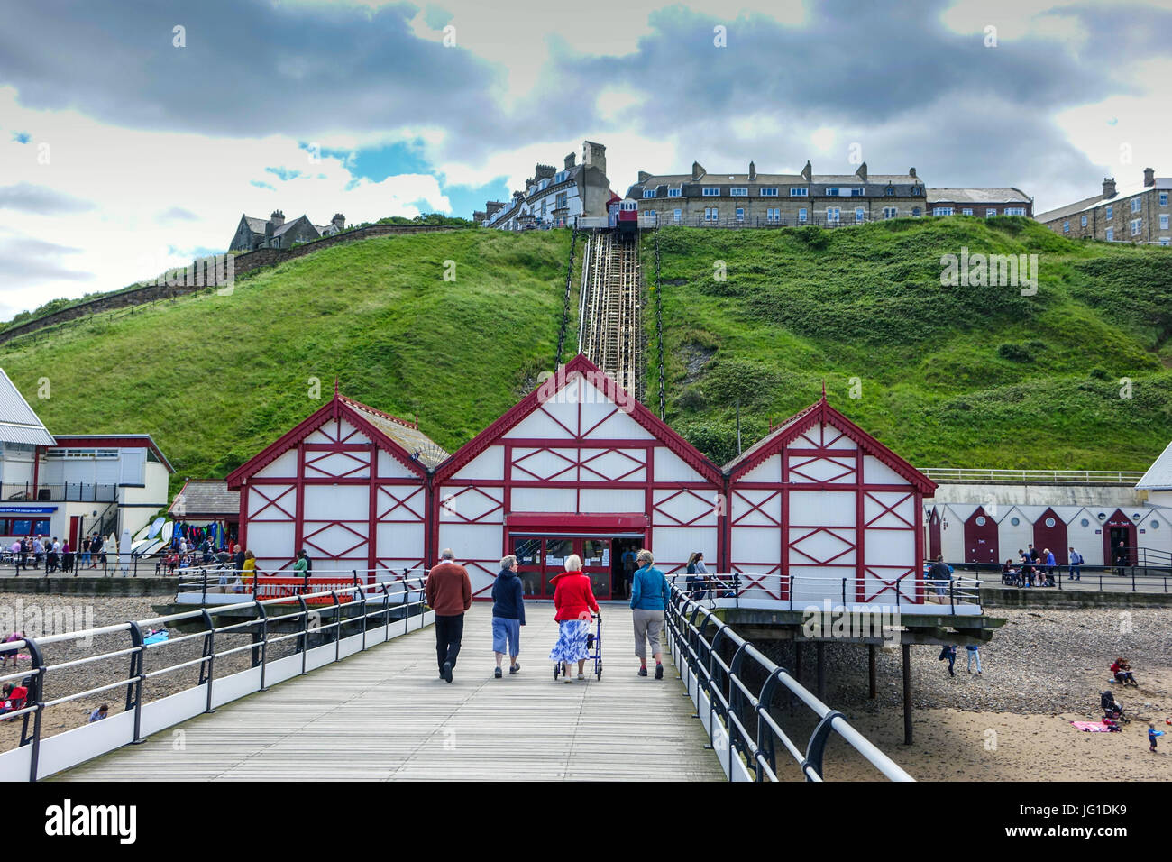 Tipico inglese estate vacanza mare, Saltburn dal mare, North Yorkshire Foto Stock