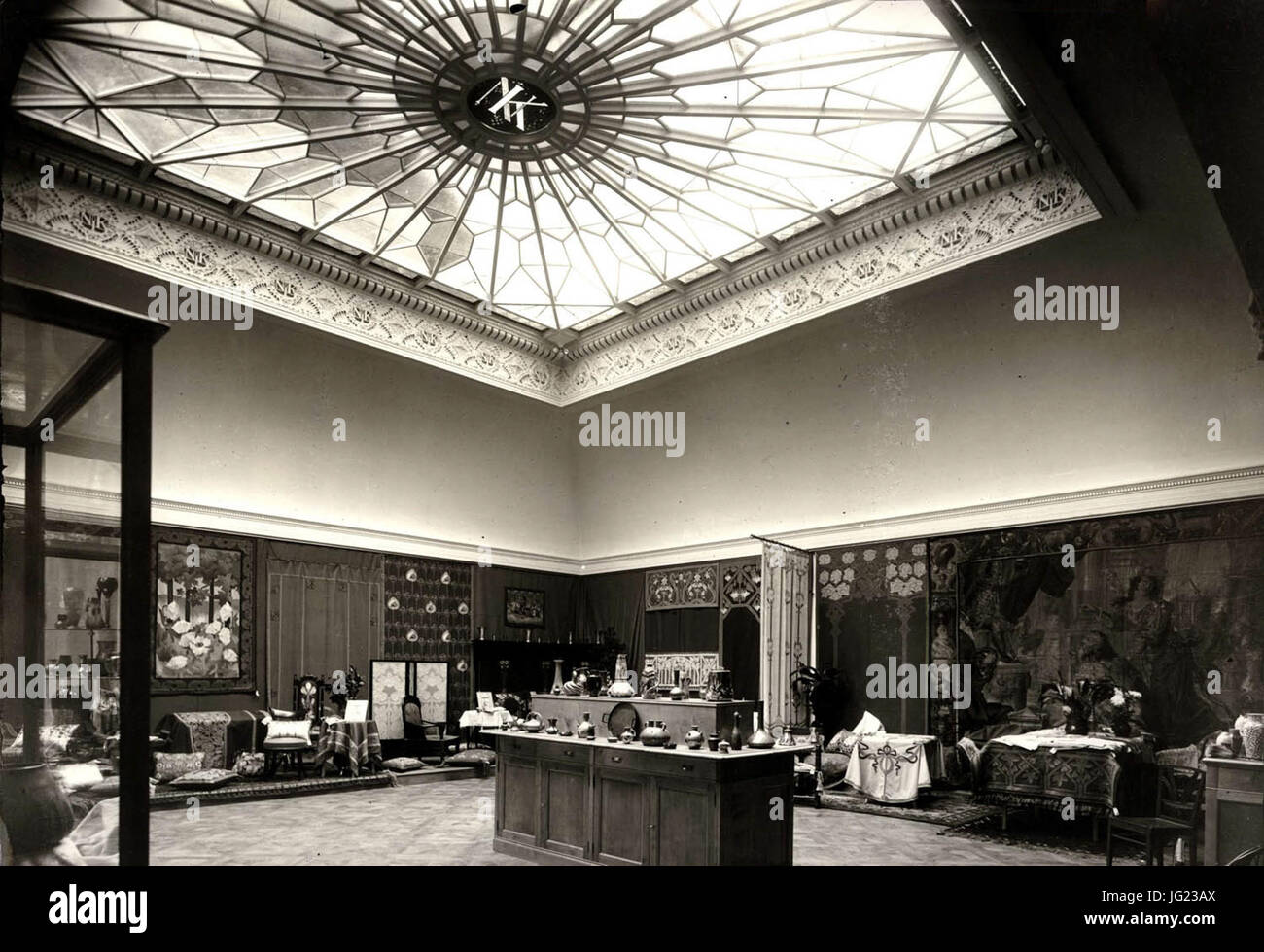 Interiör från konstavdelningen ho Nordiska Kompaniets lokaler på Stureplan, Stoccolma - Nordiska Museet - NMA.0031266 Foto Stock