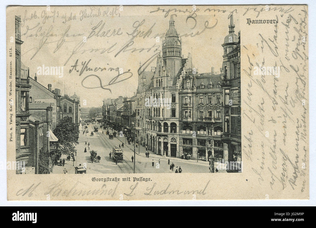 Questo titolo si riferisce probabilmente a un'opera o studio di Karl F. Wunder, raffigurante Georgstraße, una strada notevole in Germania, che include un passaggio architettonico. Ulteriori ricerche chiarirebbero il suo significato nella sua collezione. Foto Stock