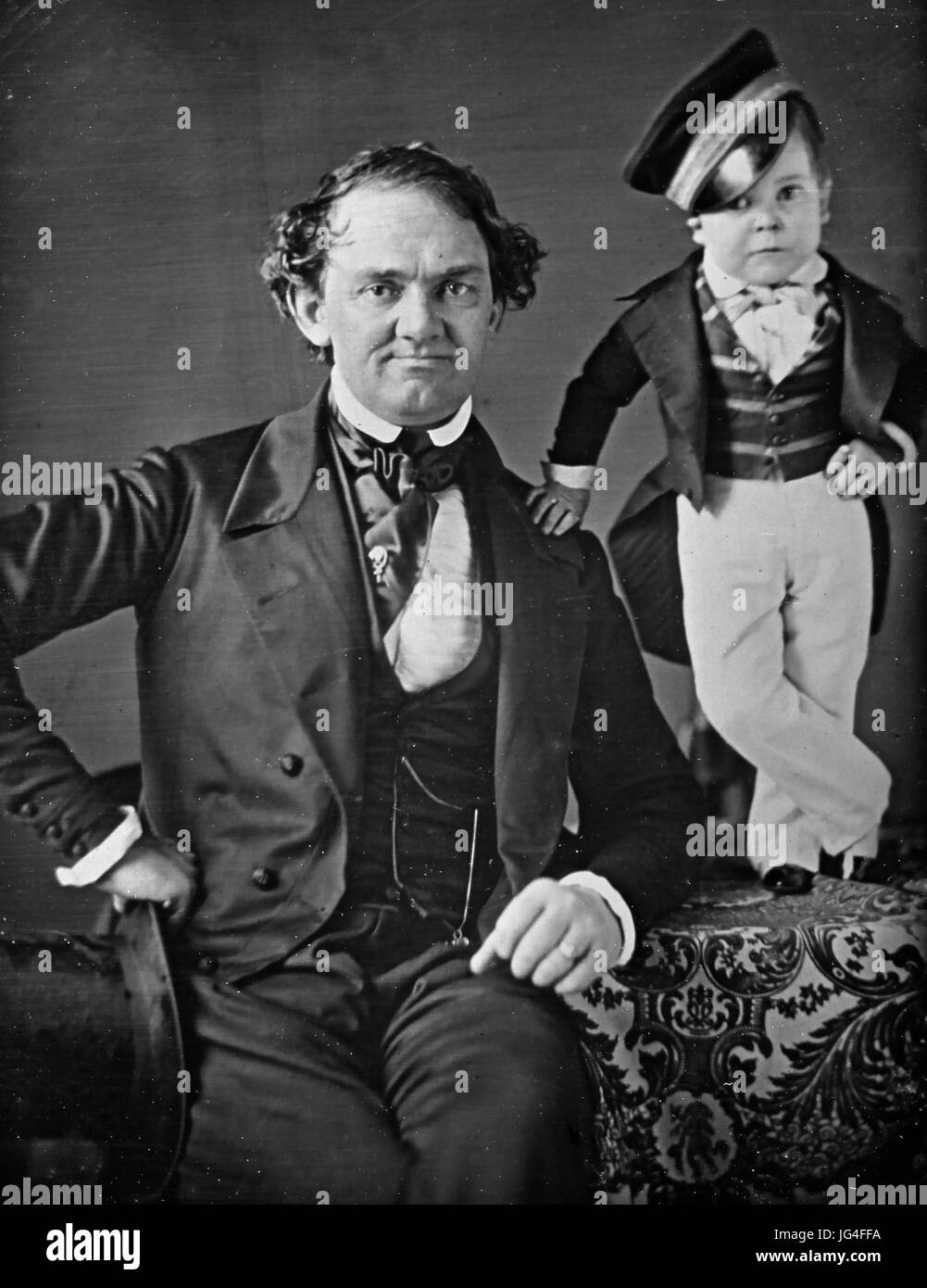 P.T. BARNUM (1810-1891) American showman con il Generale Tom Thumb circa 1850 Foto Stock