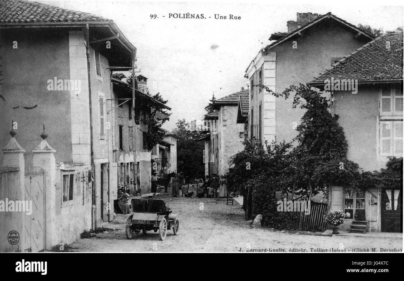 Poliénas, une rue, 1912, p161 de L'Isère les 533 comuni - J Bernard-Guelle éditeur à Tullins, cliché M Deroche Foto Stock
