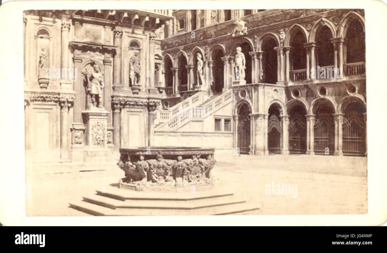 Carlo Ponti 28ca. 1823-189329 - Venezia - Palazzo Ducale cortile Foto Stock
