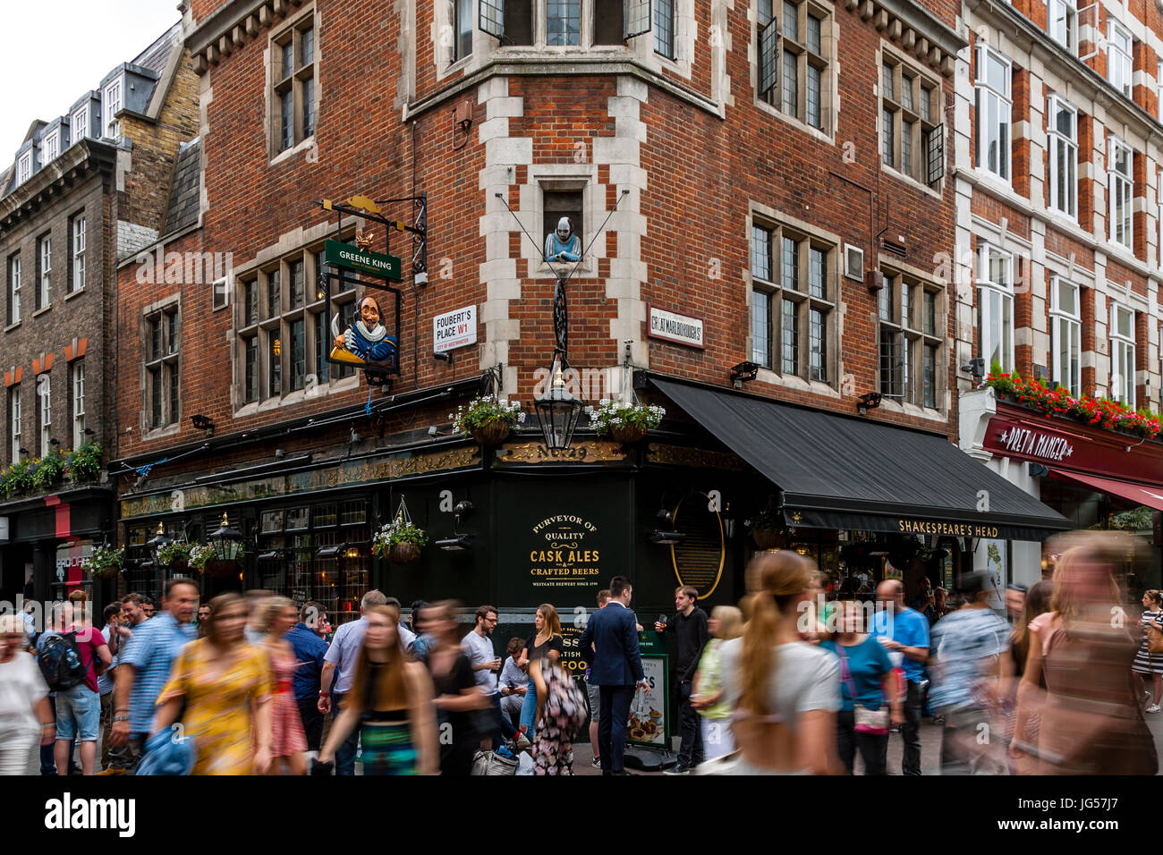 People Shopping In Carnaby Street, Londra, Regno Unito Foto Stock