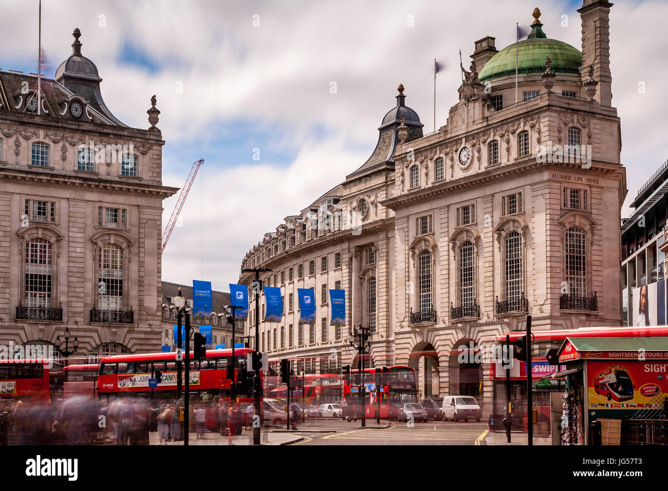 Guardando verso il Regent Street e da Piccadilly Circus, London, Regno Unito Foto Stock