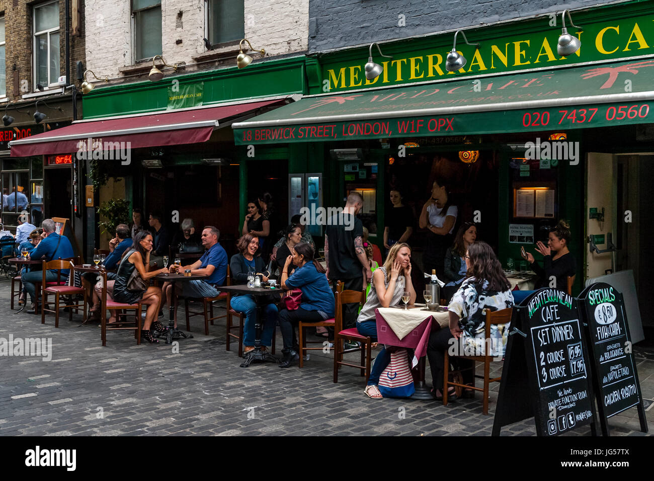 Il Mediterraneo Cafe, Berwick Street, Soho, London, Regno Unito Foto Stock