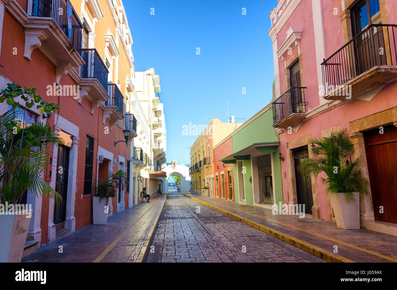 Vista di una storica strada coloniale in Campeche, Messico Foto Stock