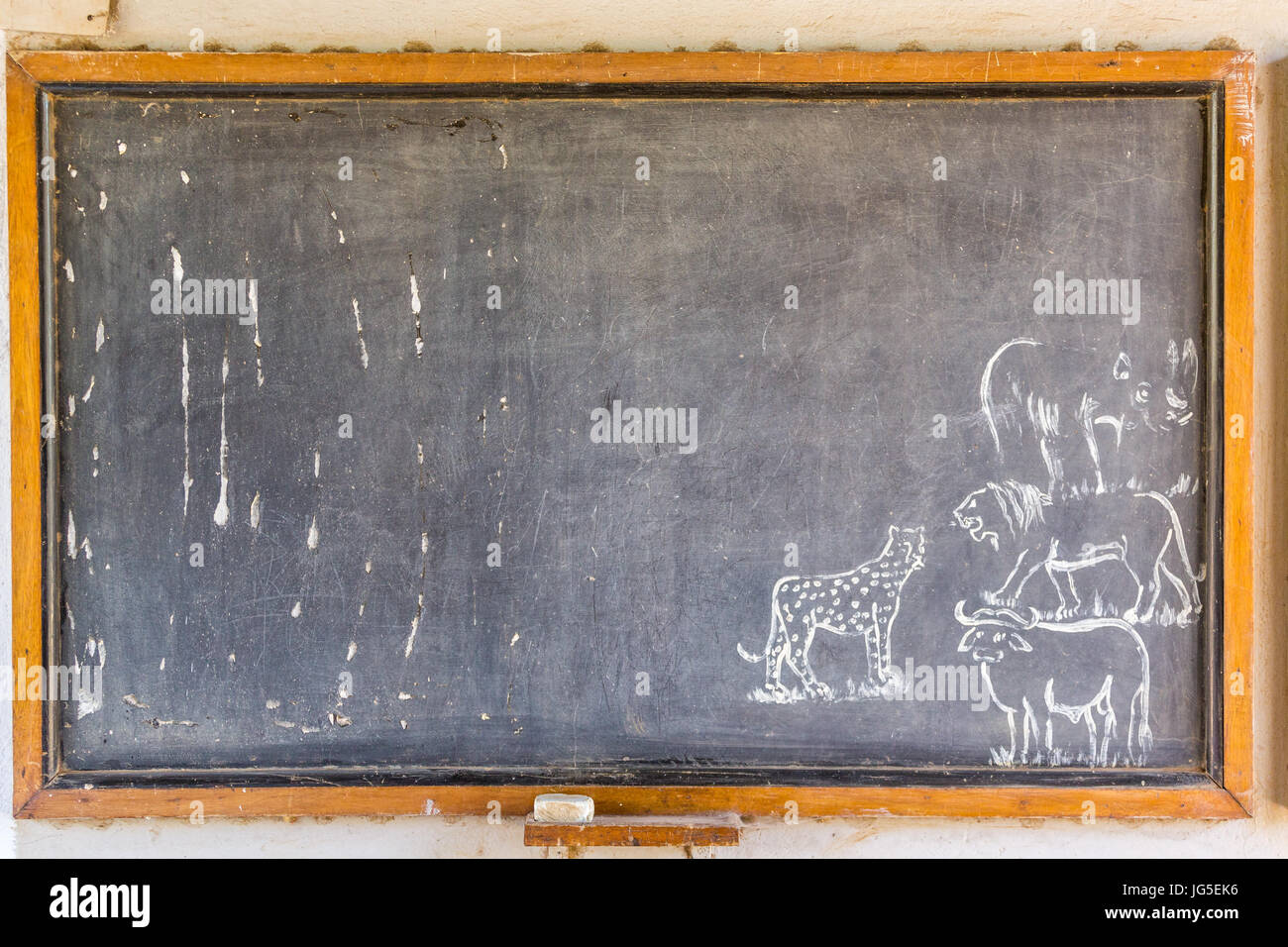 African lavagna con disegni di animali safari Foto stock - Alamy