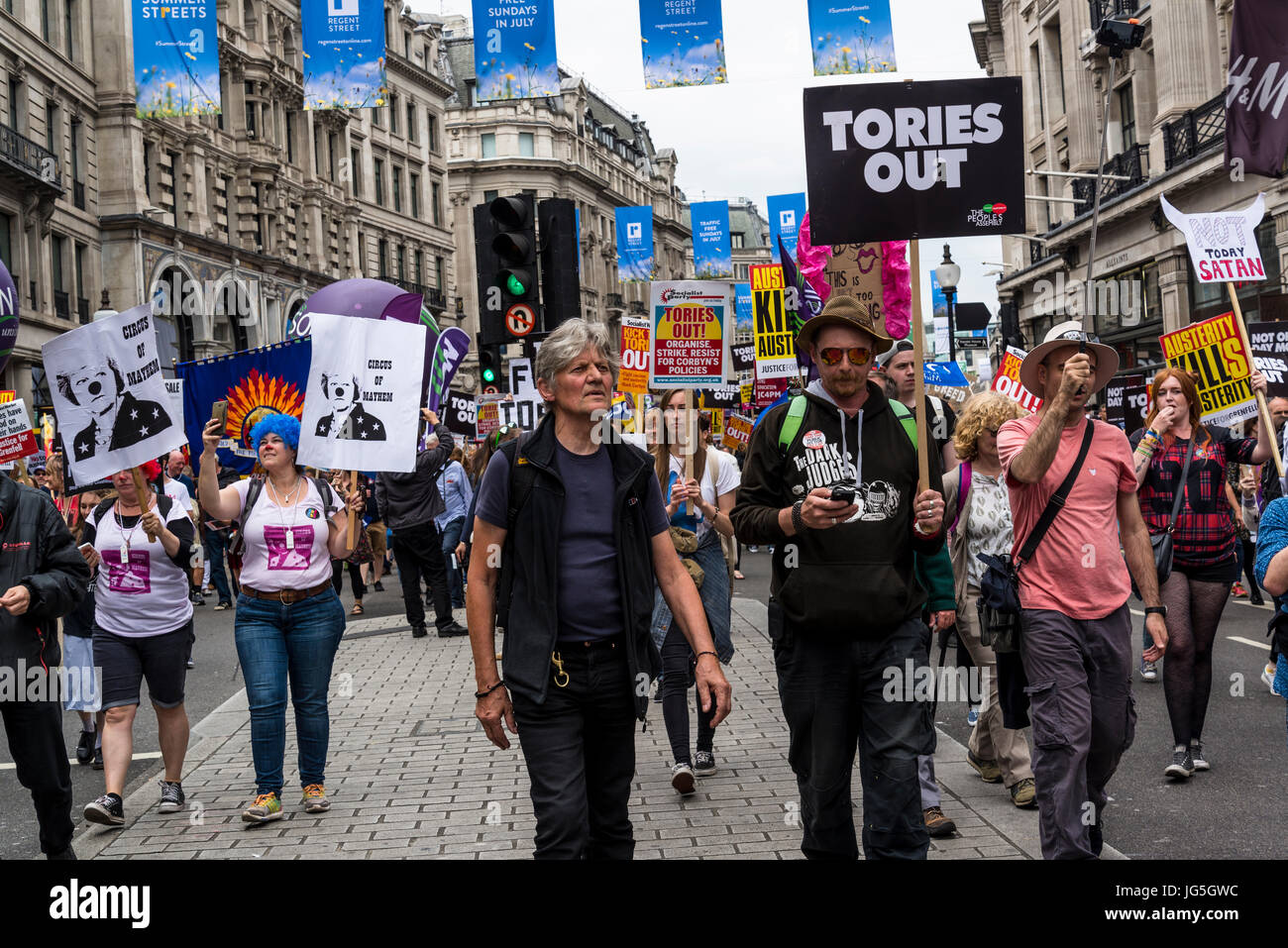 Non un giorno di più - Tories fuori manifestazione nazionale, un Anti-Government e Teresa può protestare organizzato da un anti-austerità gruppo di campagna del PERS Foto Stock