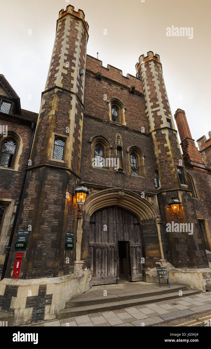 Queens gatehouse, ex ingresso principale al Queens College di Cambridge, risalente al XV secolo, Queens Lane, Cambridge Regno Unito Foto Stock