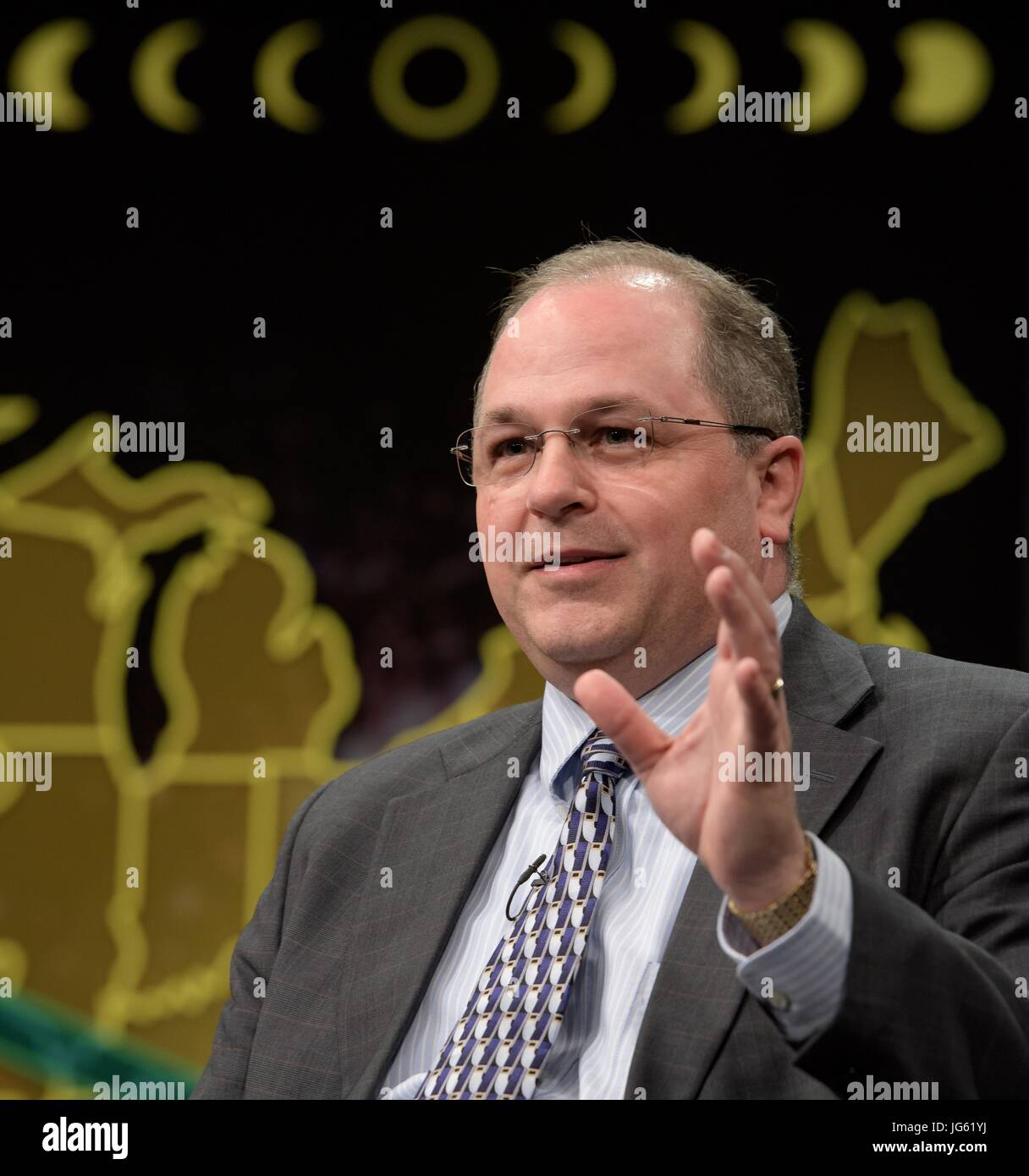 Federal Highway Administration Office di operazioni di amministratore di associare Martin Knopp parla durante un NASA eclisse solare totale briefing presso il Newseum Giugno 21, 2017 a Washington, DC. (Foto di Bill Ingalls via Planetpix) Foto Stock