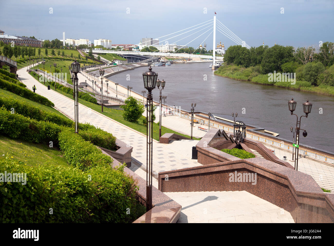 Argine del Fiume Tura in città Tumen, Federazione russa Foto Stock