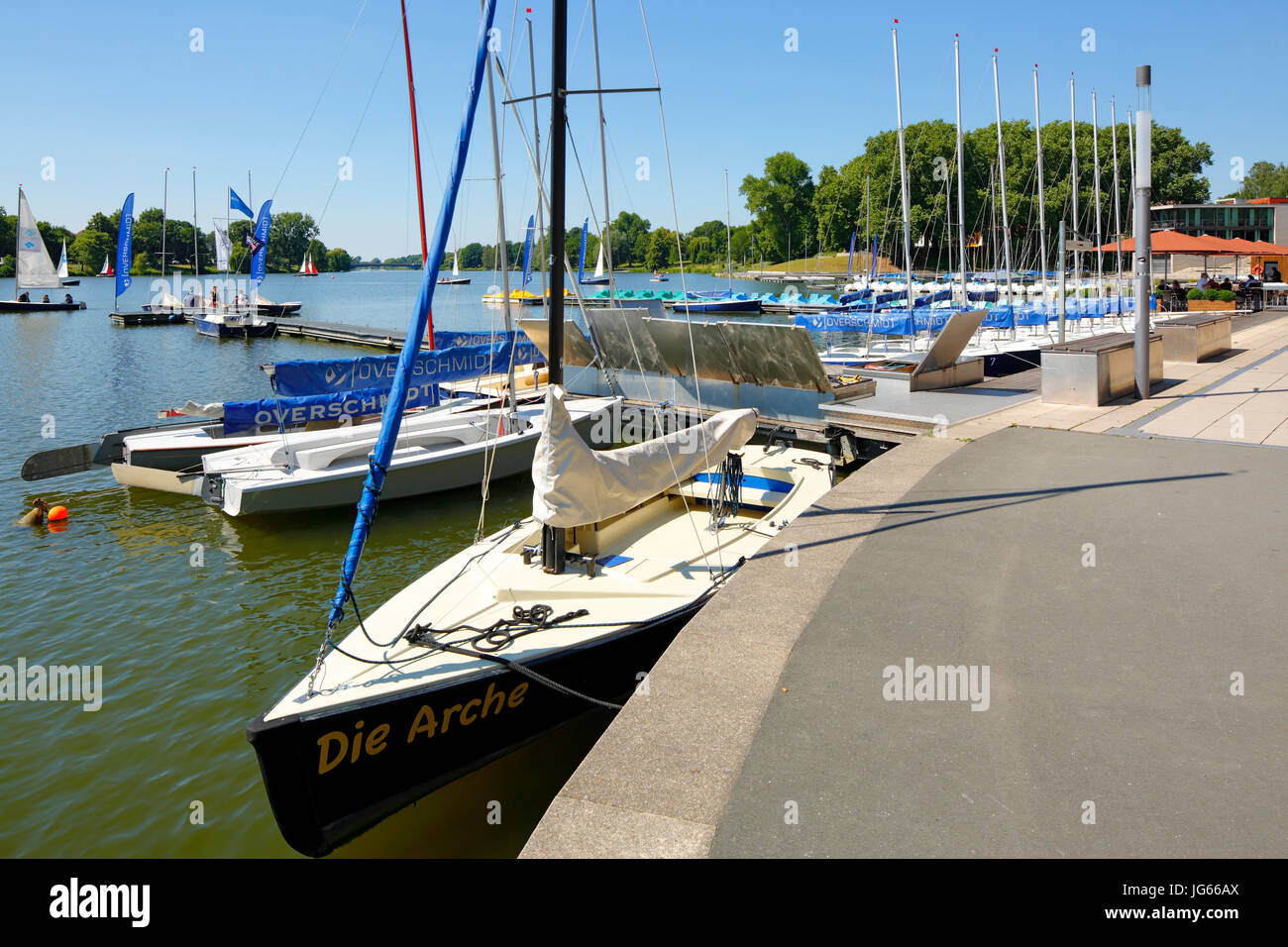 Bootshafen und Aaseeterrassen mit der Bastion am Aasee von Muenster, Westfalen, Renania settentrionale-Vestfalia Foto Stock