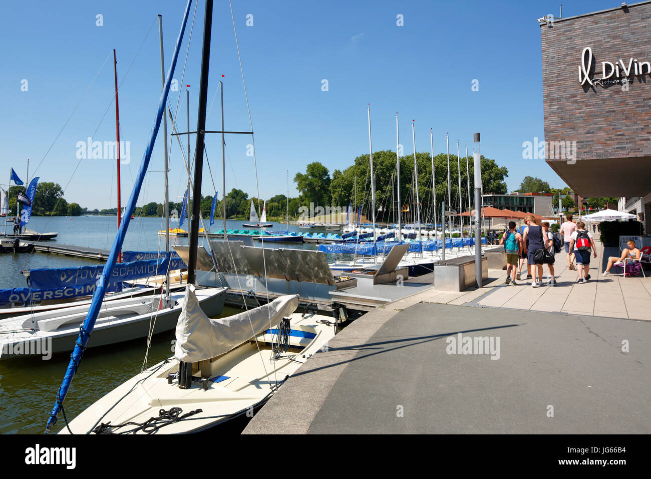 Bootshafen und Aaseeterrassen mit der Bastion am Aasee von Muenster, Westfalen, Renania settentrionale-Vestfalia Foto Stock