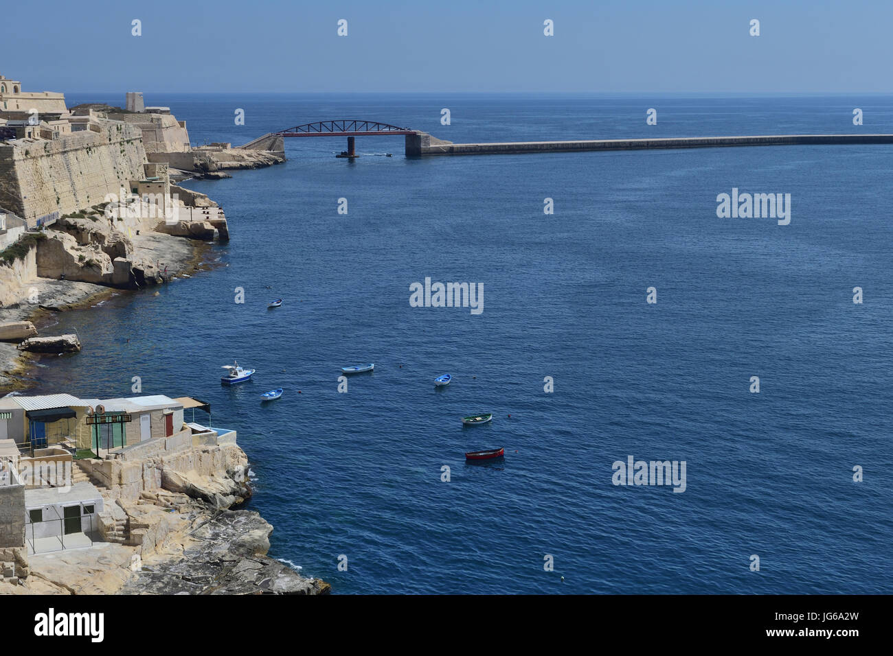 Scena costiere città vecchia Valletta, Malta Foto Stock