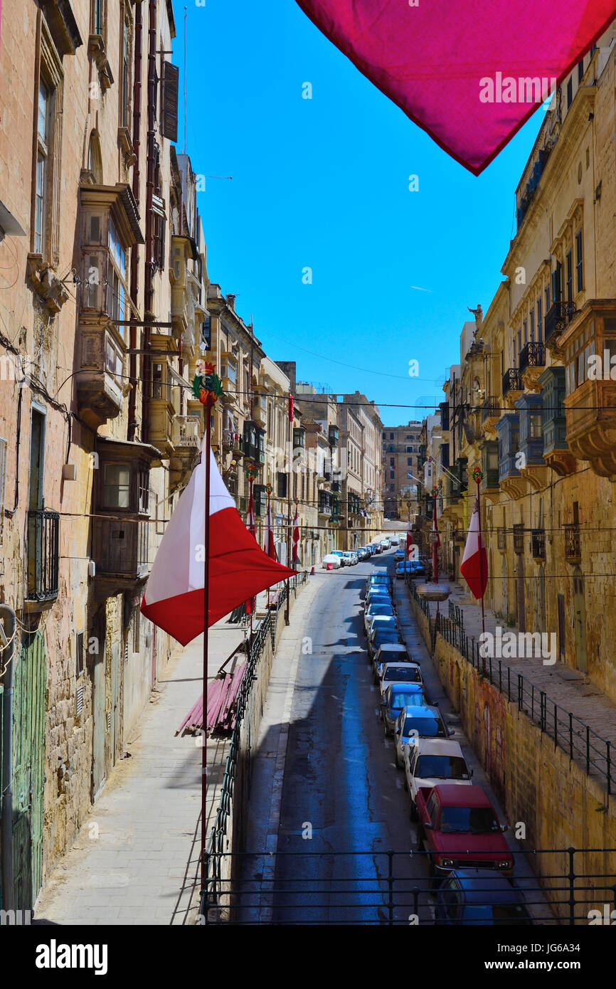 Vicolo nel centro storico di La Valletta a Malta Foto Stock