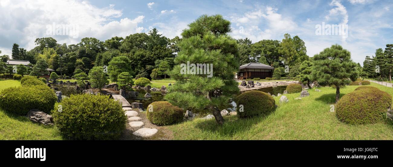 Tempio tradizionale e giardino zen, Tokyo, Giappone Foto Stock