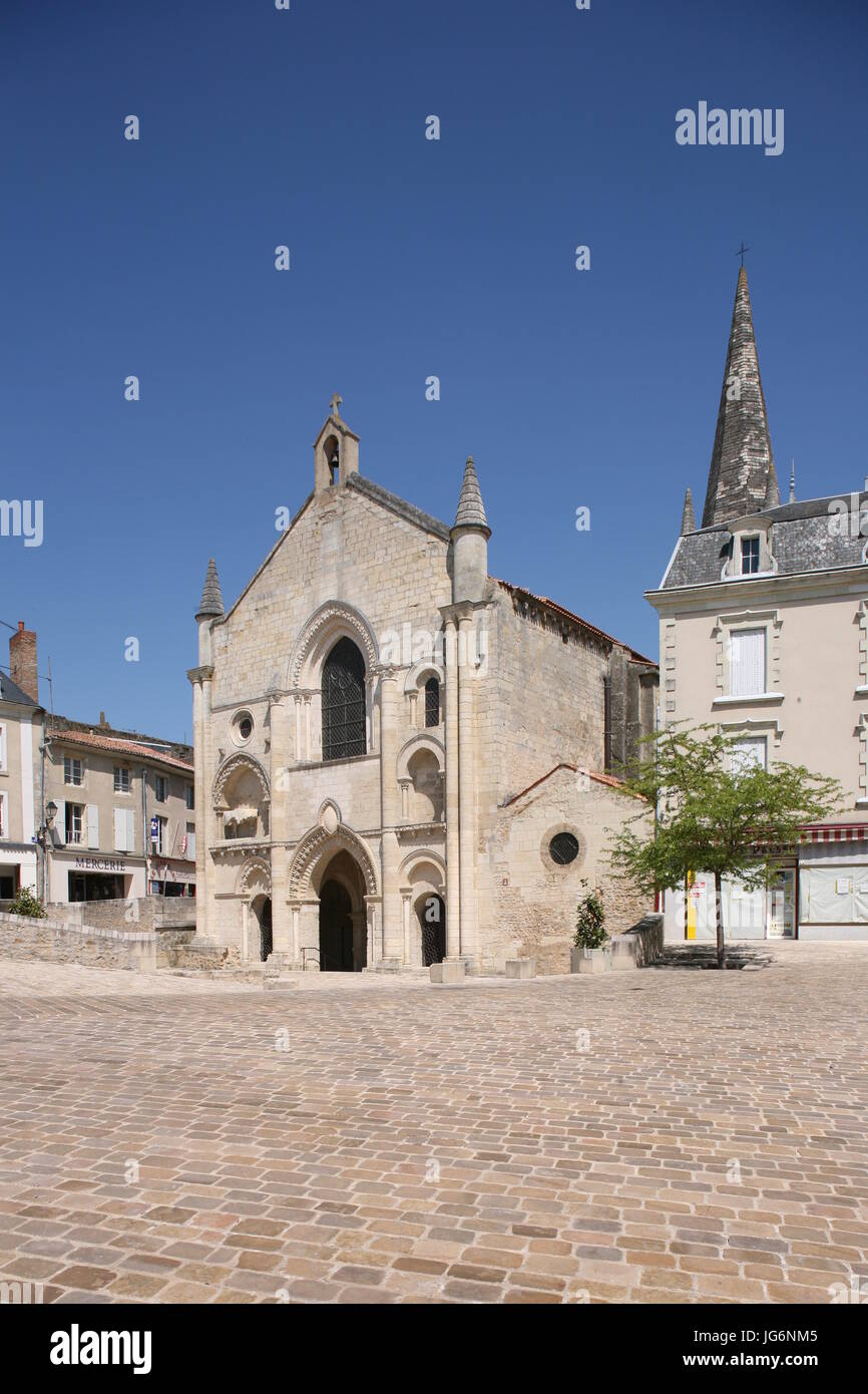 Airvault Abbey (Abbaye Saint-Pierre d'Airvault; Église Saint-Pierre d'Airvault), Airvault (Deux-Sèvres), Francia, consacrata 1100, volte c.1220-30 Foto Stock