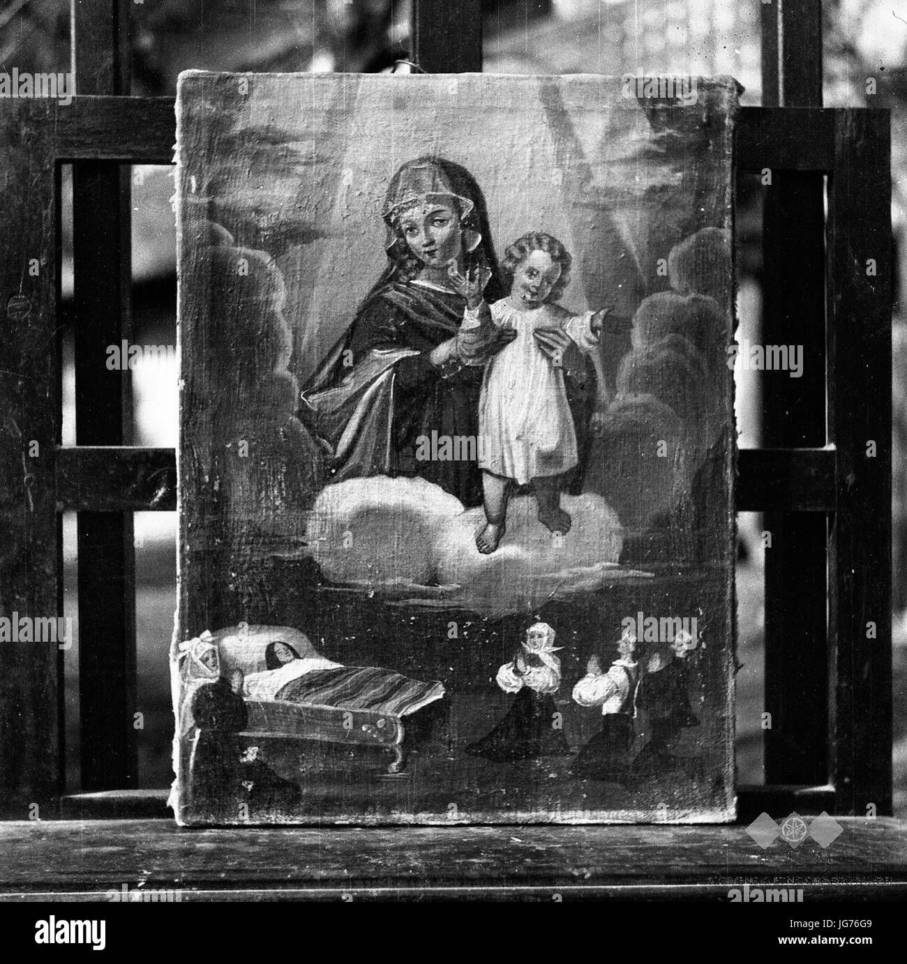 Slika na platno (olje) ex voto, v zbirki g. Lea Kozlevčarja, Slovenska vas. Marija Pomočnica, neznan mojster iz leta 1800- čateC IZ5A1ke cerkve, formato 37,3 x 50,3 cm 1951 Foto Stock