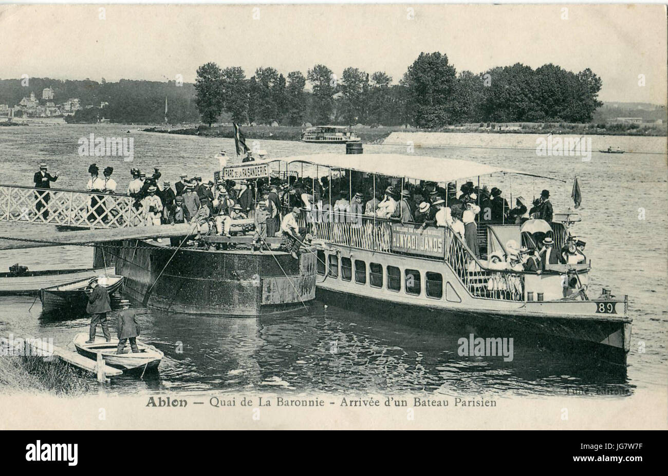 Tulle - Ablon - Quai de la Baronnie - Arrivée d'onu bateau parisien Foto Stock