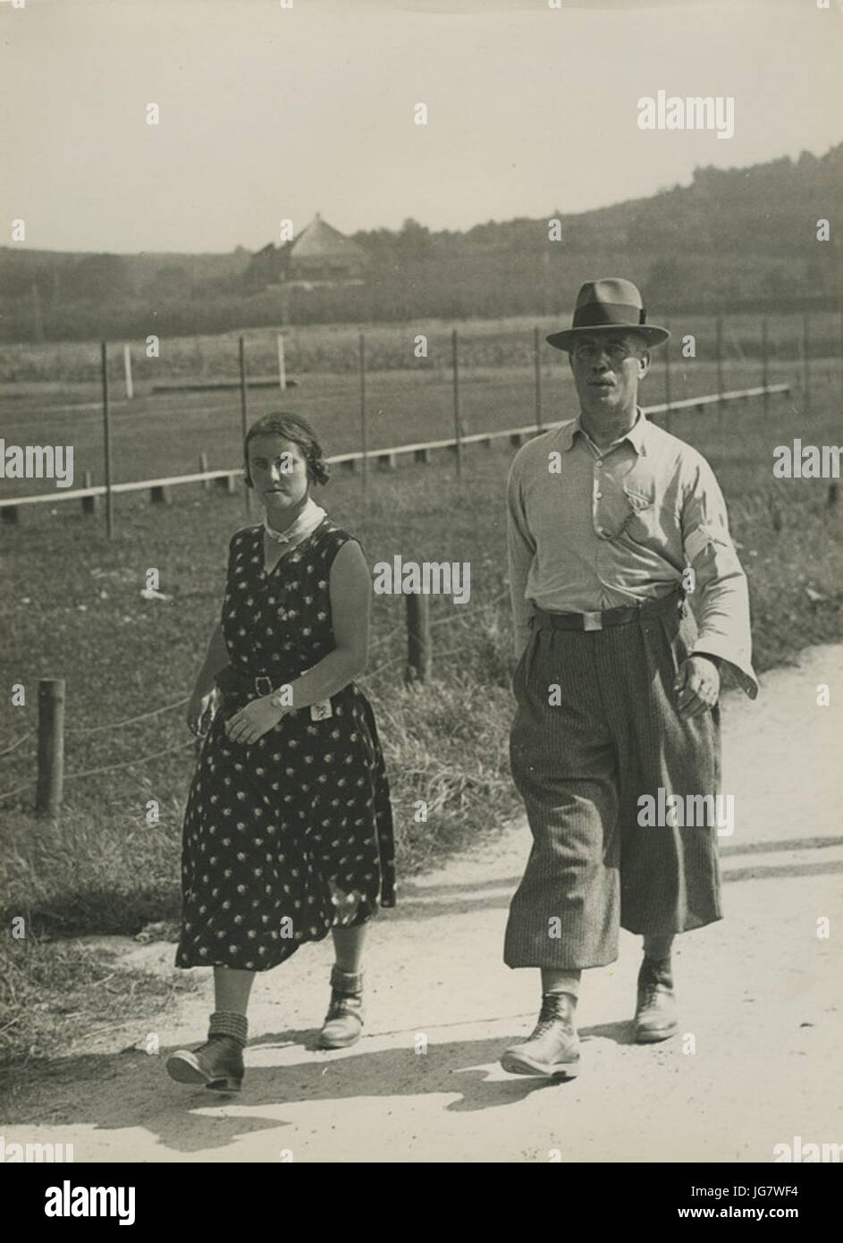 Twee hamburger onderweg tijdens de 23e Vierdaagse. - F40416 - KNBLO Foto Stock