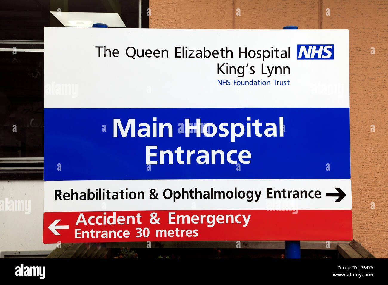 Queen Elizabeth Hospital, Kings Lynn, entrata principale segno, Norfolk, Inghilterra, Regno Unito, Inglese ospedali e ASL Foto Stock