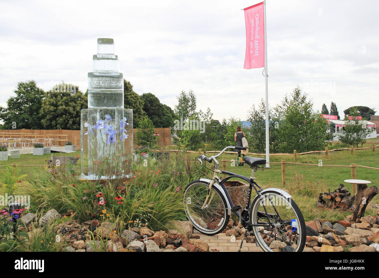 " Il potere di fare la differenza", da Joe Francis. Medaglia d'argento. Giardini per un mondo che cambia. RHS Hampton Court Palace Flower Show 2017, London, Regno Unito Foto Stock